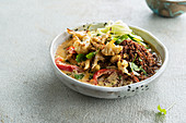 Rotes Curry mit Blumenkohl und Quinoa (Asien)