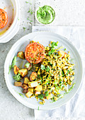 Rührtofu - veganes 'Rührei' mit Avocado, Kartoffeln und Tomaten
