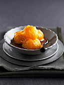 Karamellisierte Mandarinen in Sirup