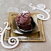 Moelleux-style chocolate cake with dried fruit