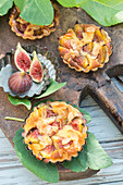 Fig tartlet with almonds