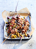 Lamb brochettes with beans