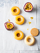 Lemon-passion fruit tartlets shaped like donuts