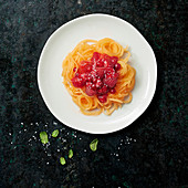 Spaghetti of melon with red fruits