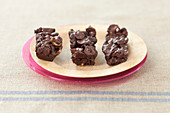 Chocolate muesli bars with hazelnuts