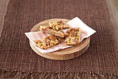 Walnut and pecan cereal bars