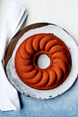 Chocolate cake in the shape of a crown sprinkled with chocolate powder - film recipe