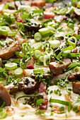 Pizza Bianca with mushrooms, bacon and spring onions - picture-filling