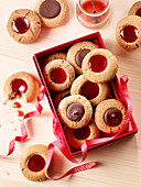 Spelt almond biscuits filled with strawberry jam and chocolate