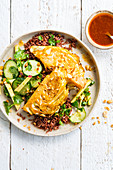 Cabbage grilled with curry and red rice