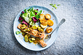 Salmon with leek and fried potatoes