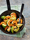 Pan-fried shrimp and avocado with curry