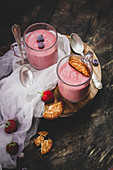 Strawberry mousse served with biscuits