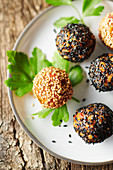 Wild bites with 2 sesame seeds, dried fruits and chestnut