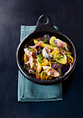 Kartoffelsalat mit Makrele und lila Kartoffeln