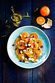 Mandarinensalat mit Granatapfel, Mandeln und Eisenkraut