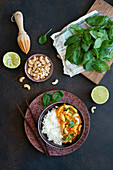 Hähnchencurry mit Cashewnüssen und Reis (Thailand)