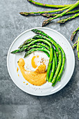 Poached egg with green asparagus and spicy mayonnaise