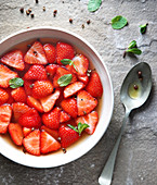 Strawberry salad with Sechuan salad
