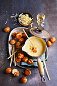 Dip fondue with three cheeses
