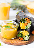 Crudité and mango algae wrap