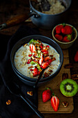 Porridge with strawberries, kiwis and dried fruit