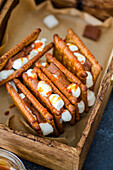 Biscuit sandwiches filled with marshmallows, milk chocolate and caramel