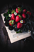 Frische Erdbeeren in Backförmchen