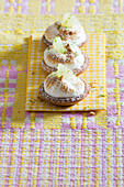 Tartlets with lime meringue