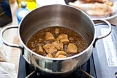 Prepare chicken leg in foie gras sauce: Simmer foie gras in a pot