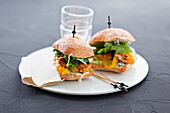 Burger-style sandwiches with tandoori chicken and peppers