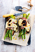Croque-Monsieur with green asparagus and Beaufort cheese
