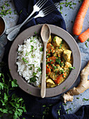 Truthahncurry mit Karotten und Reis