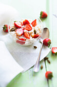 Milchreis mit Erdbeeren und Kardamom