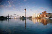 Zollhafen, Rheinturm, Neuer Zollhof, DüsseldorfW, Deuschland