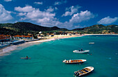 Strand und Boote in einer Bucht, St. Jean Beach, St. Barthelemy, St. Barts, Karibik, Amerika