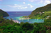 Idyllische Bucht unter Wolkenhimmel, Marigot Bay, St. Lucia, Karibik, Amerika