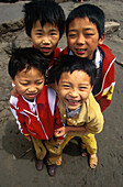 Group of chinese children, Yangtsekiang, China, Asia