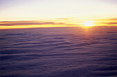 Sonnenaufgang über Wolkenmeer