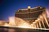 Fontänen vor dem Hotel Bellagio bei Nacht, Las Vegas, Nevada, USA, Amerika