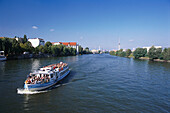 Schiff auf der Spree, Berlin, Deutschland