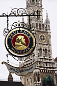 Zum Spöckmeier, Schild mit Paulaner Brauerei Logo, Rathaus, Marienplatz, München, Oberbayern, Bayern, Deutschland