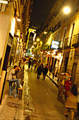 Straße am Abend, Calle de Echegaray, Madrid, Spanien