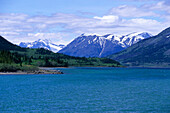 Bennett Lake in front of snow covered mountains, Carcross, Yukon Territory, Canada, America