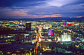 Blick auf den Las Vegas Boulevard bei Nacht, Las Vegas, Nevada, USA, Amerika
