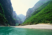 Hohe Felsformationen und Schlucht am Daning Fluss, Yangtsekian, China