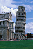 Der schiefe Turm unter Wolkenhimmel, Pisa, Toskana, Italien, Europa