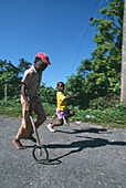 Playing children on street, Port Antonio, Jamaika