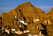 Höhlenwohnungen in einem Berg, Guadix, Andalusien, Spanien
