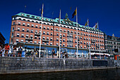 Blick auf die Fassade des Grand Hotels an der Prachtstrasse Strandvägen Stockholm, Schweden, Europa